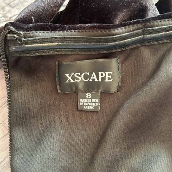 Xscape Ruffle Off the Shoulder velvet sheath dress in black size 8. - Picture 7 of 9